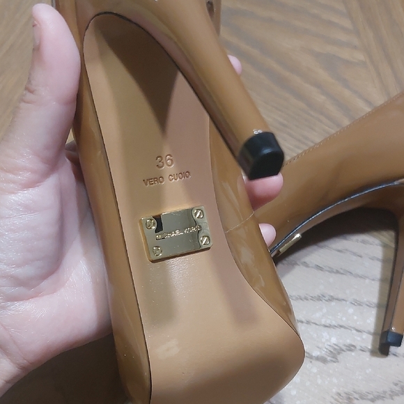 Michael Kors Brown Heels with Patent Leather and Pointed Toe - Picture 3 of 16